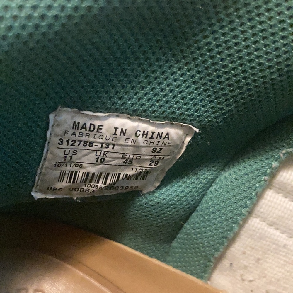 White and green glow in the dark Nike basketball shoes. - Picture 6 of 8